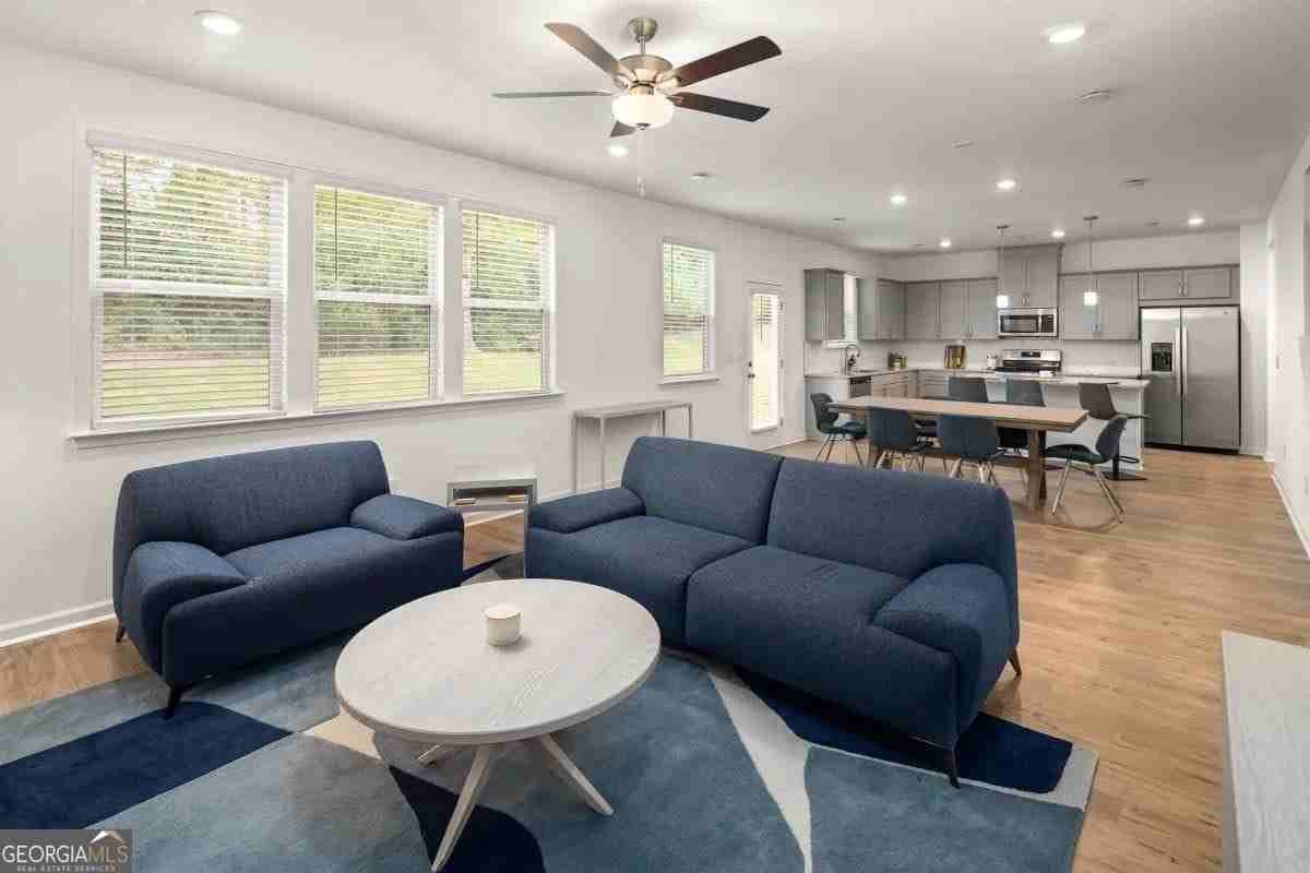 1610 Wellston Dr - Photo 4 of 15