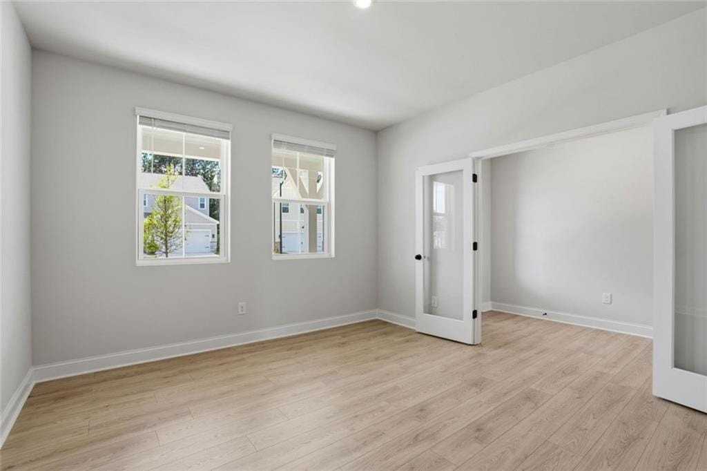 142 Henley St - Photo 4 of 24