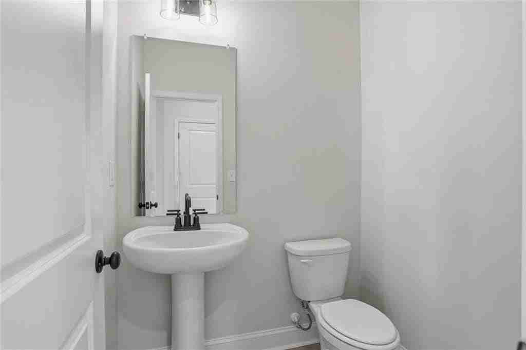 142 Henley St - Photo 5 of 24