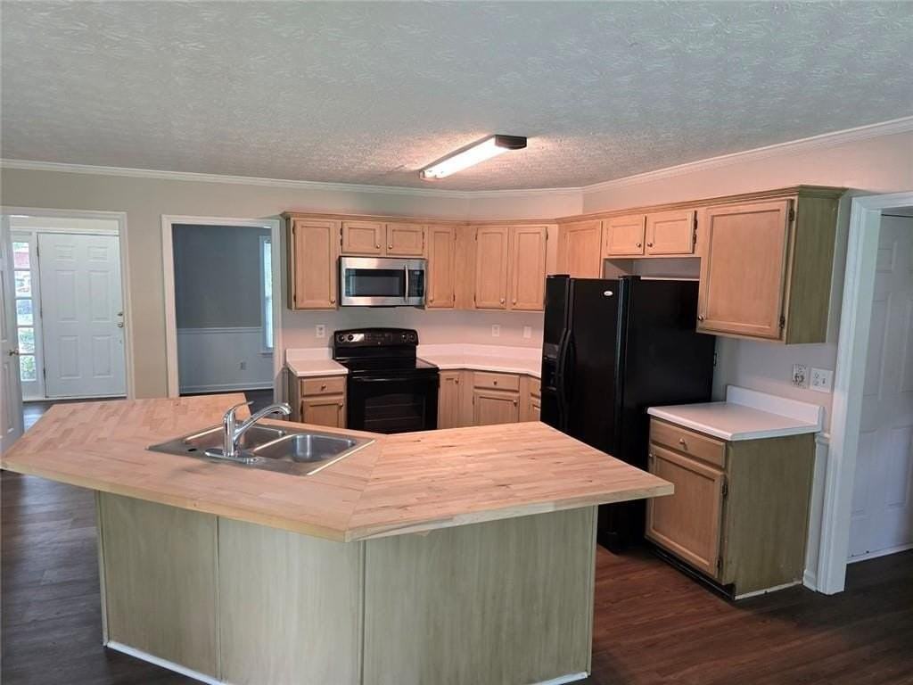 724 Jamie Way Ne - Photo 2 of 15