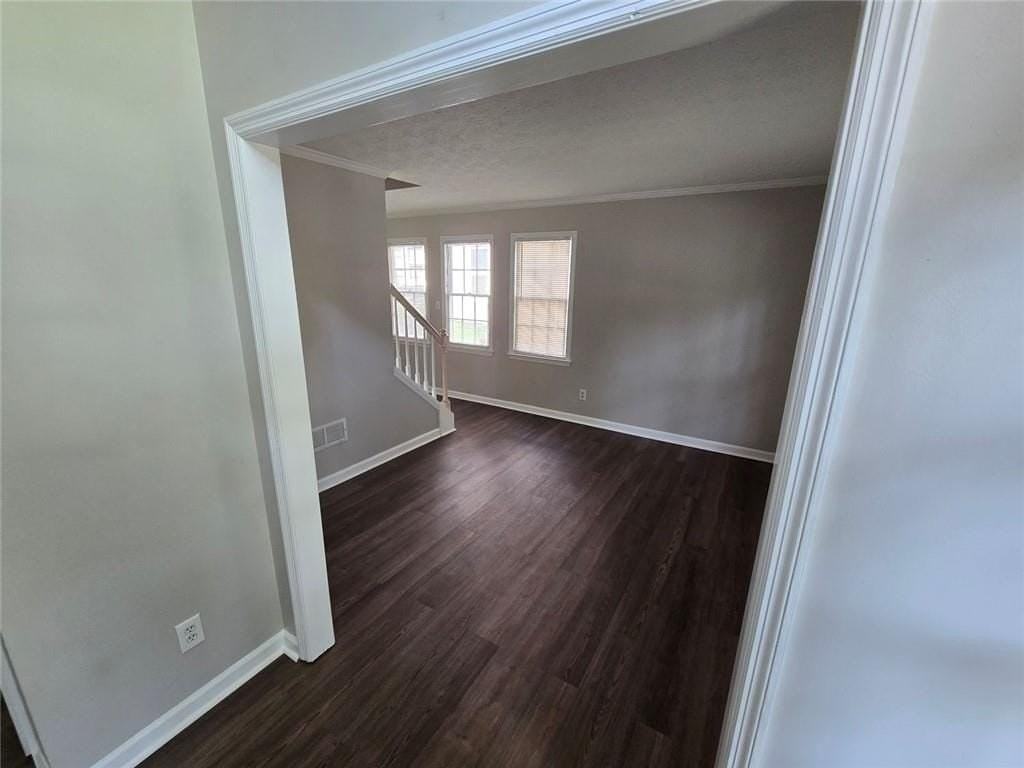 724 Jamie Way Ne - Photo 3 of 15