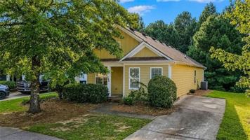 featured image of 744 W Vincent Dr