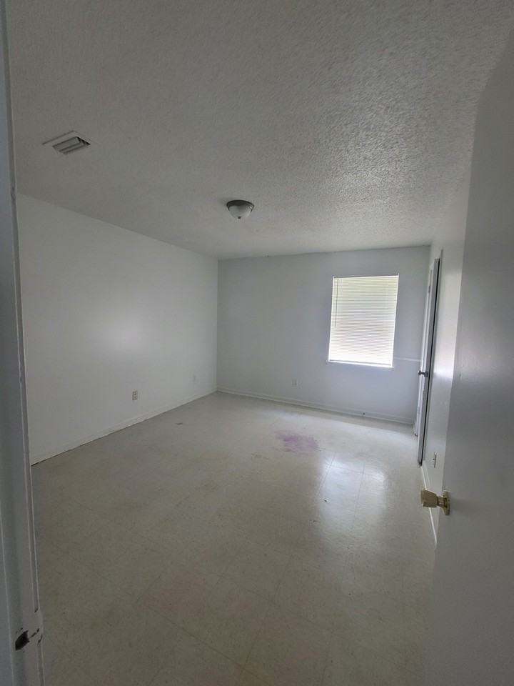 804 Grant St - Photo 4 of 7