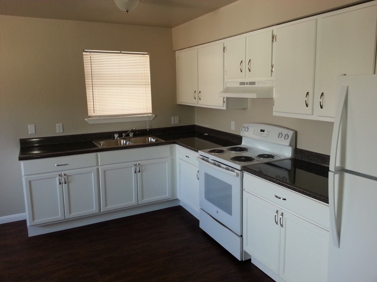 1113 Primrose Ave #2 - Photo 3 of 5
