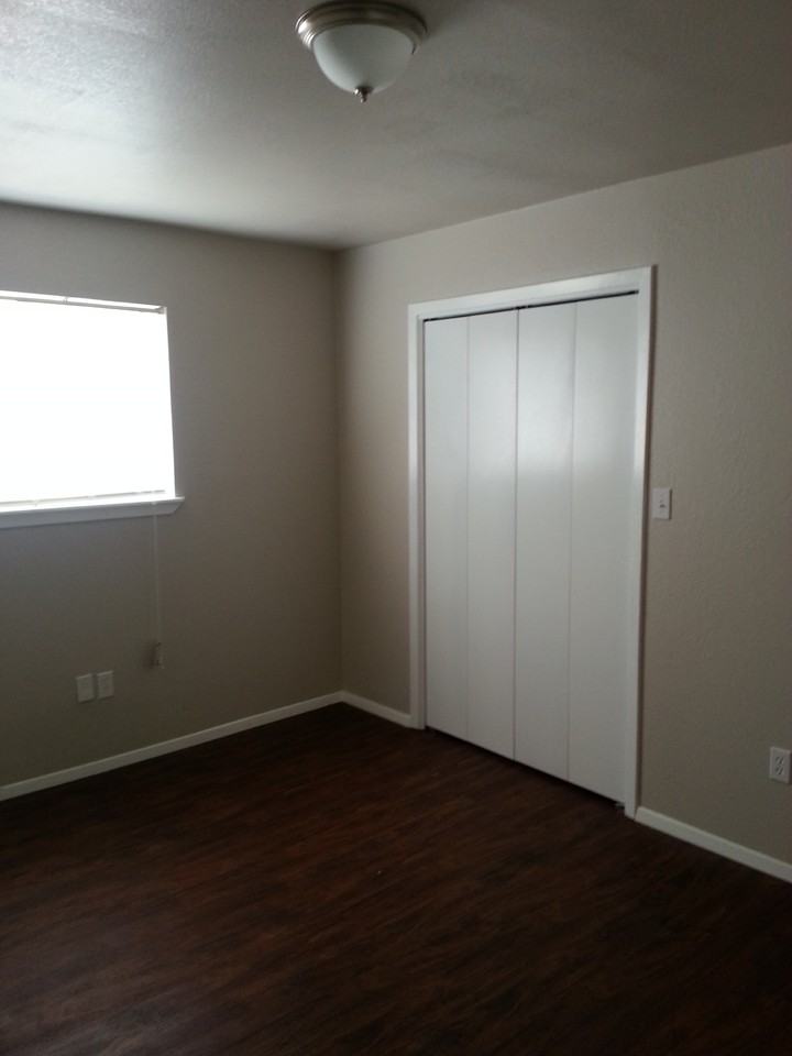 1113 Primrose Ave #2 - Photo 4 of 5