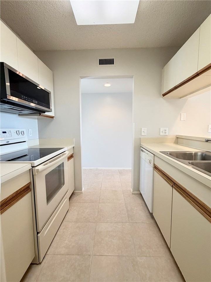 11 Plantation Dr #205 - Photo 6 of 30