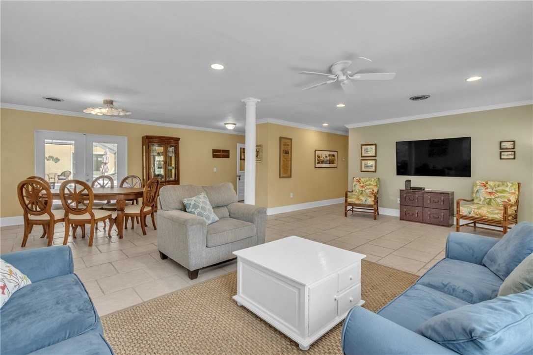 2367 Seville Ave - Photo 3 of 36