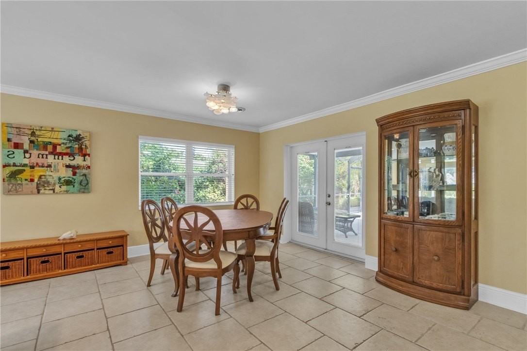 2367 Seville Ave - Photo 4 of 36