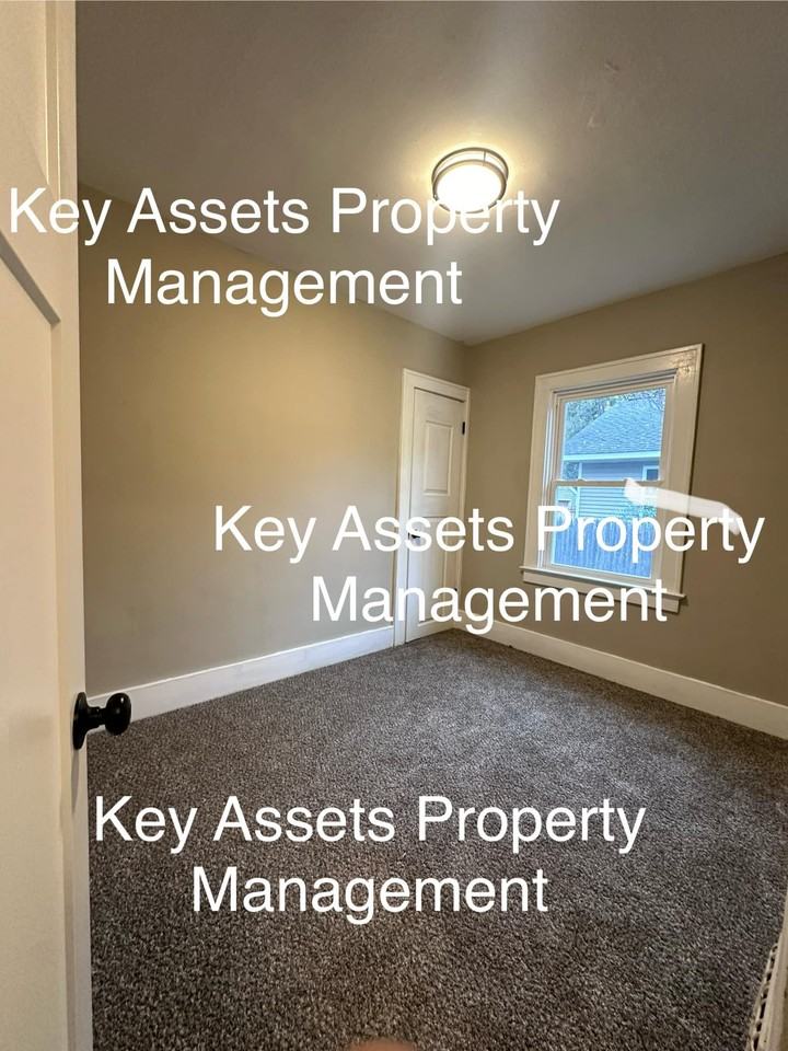 709 Dickinson St - Photo 2 of 3