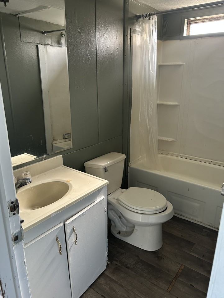 2846 Minnesota Ave - Photo 2 of 7