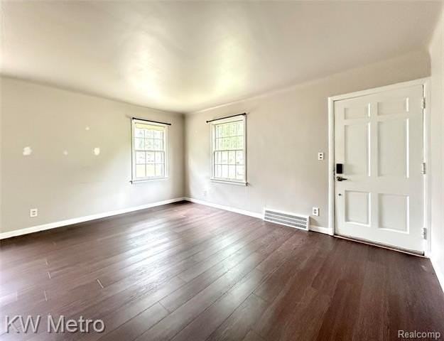 1305 Collegewood St - Photo 4 of 26