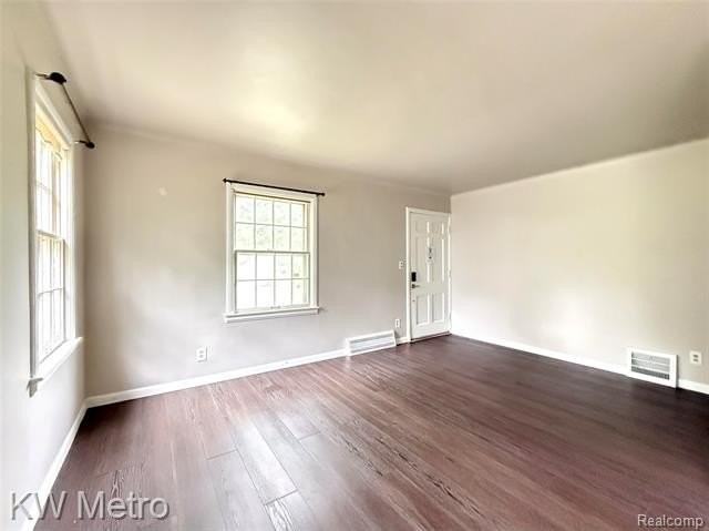 1305 Collegewood St - Photo 5 of 26