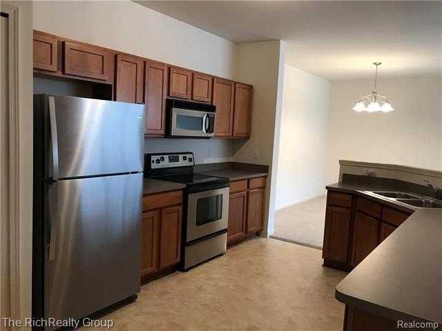 3962 Radcliff Dr - Photo 2 of 11