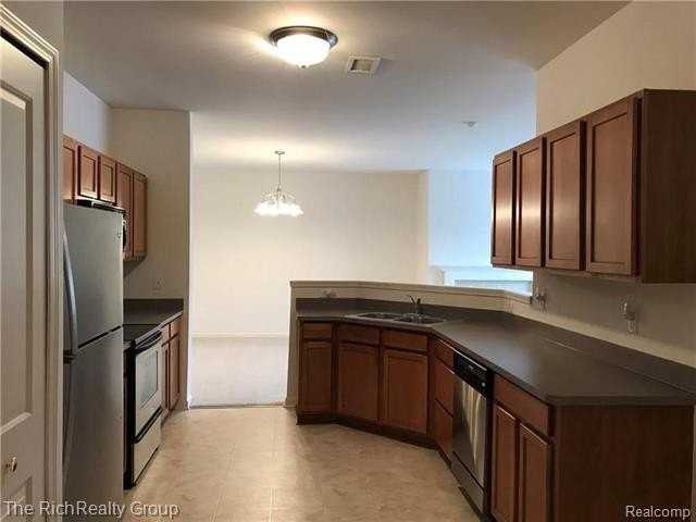 3962 Radcliff Dr - Photo 3 of 11