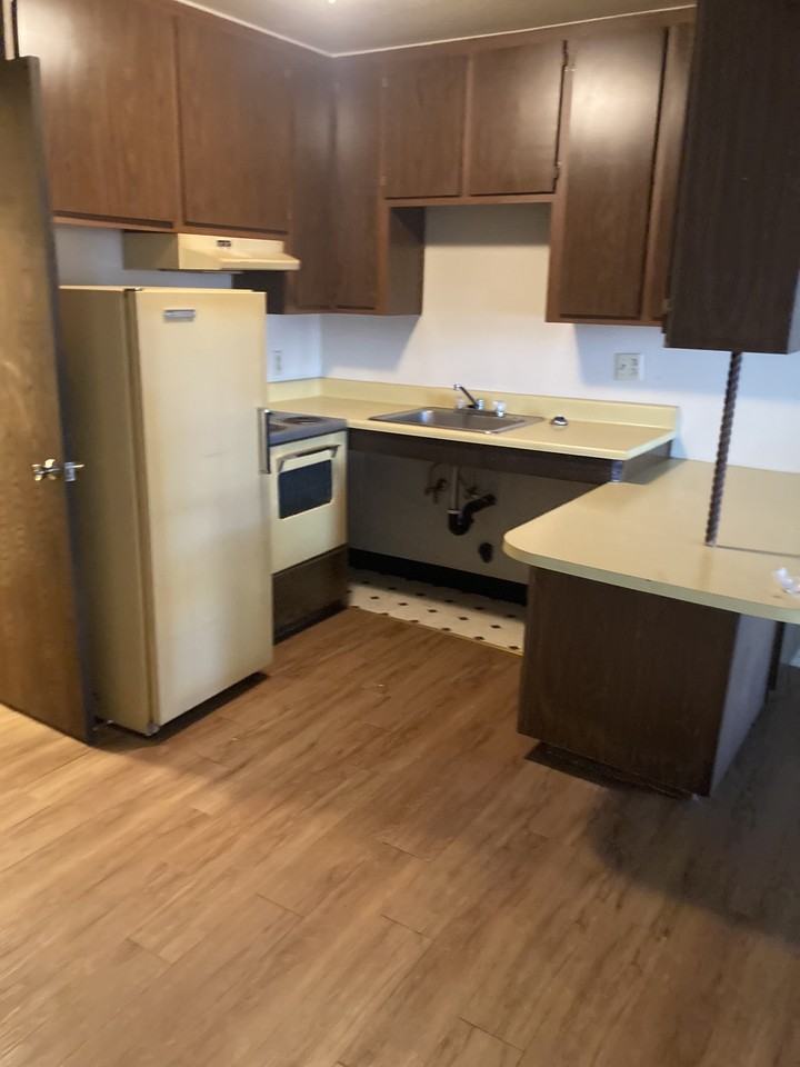 1525 22nd St #8 - Photo 3 of 4