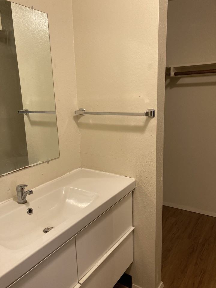1525 22nd St #8 - Photo 4 of 4