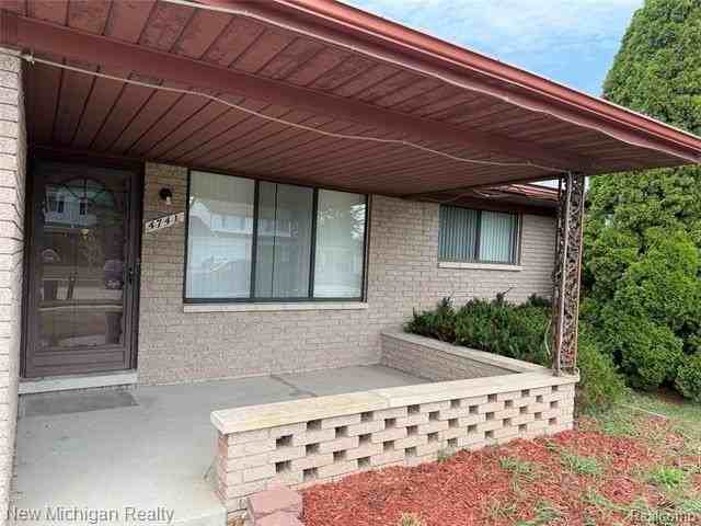4741 Bloomfield Dr - Photo 2 of 23