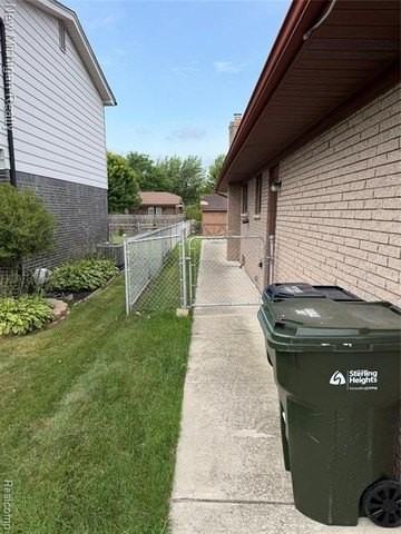 4741 Bloomfield Dr - Photo 3 of 23