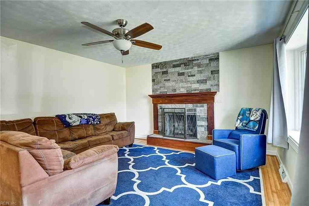 309 Beck St - Photo 4 of 48