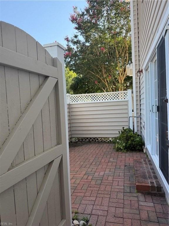 201 Grant Ct - Photo 5 of 25