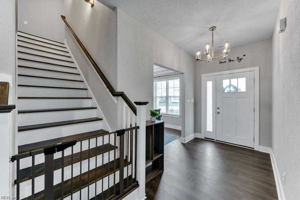219 Dunway Ln - Photo 2 of 18