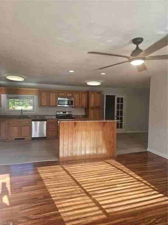 1068 Sharon Dr - Photo 7 of 34