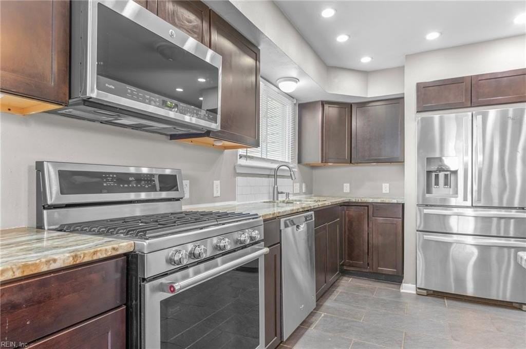 3220 Deer Park Dr - Photo 3 of 29