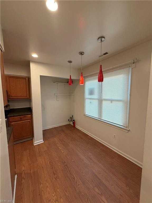 1046 Commonwealth Pl - Photo 2 of 31