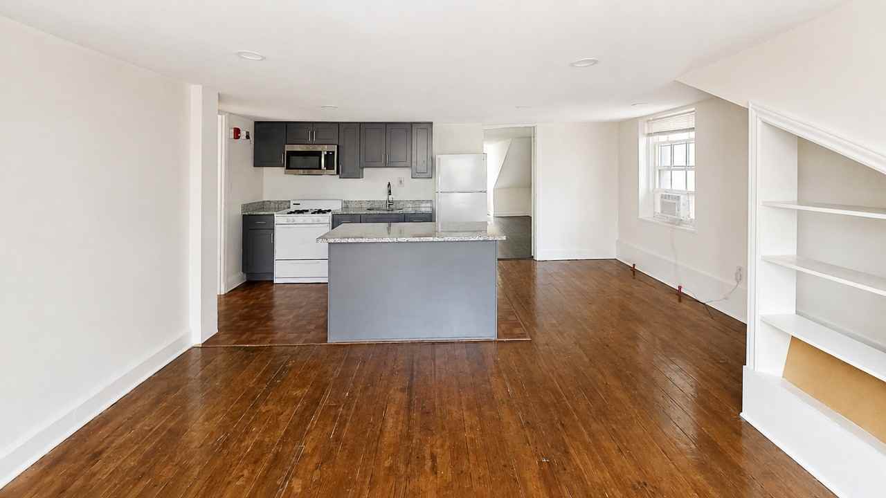 20 W Franklin St #8 - Photo 2 of 8