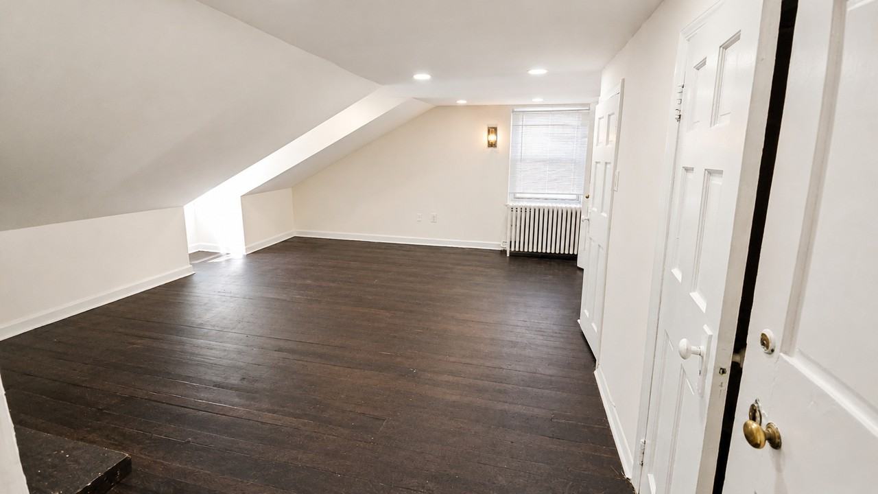 20 W Franklin St #8 - Photo 4 of 8