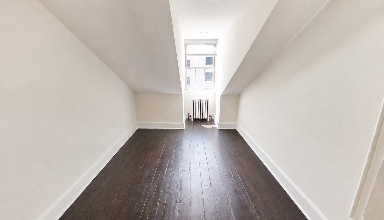 20 W Franklin St #8 - Photo 5 of 8