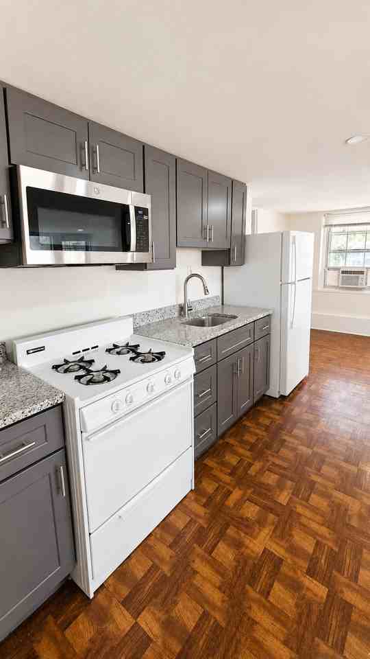 20 W Franklin St #8 - Photo 6 of 8