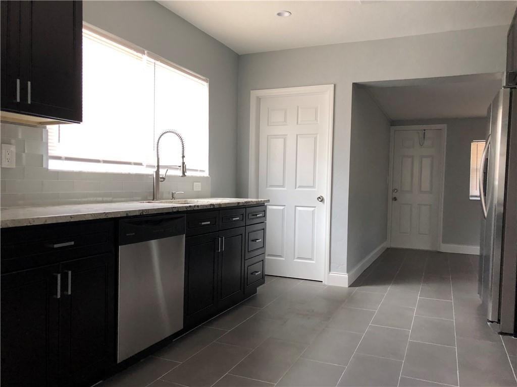 2817 Taylor St - Photo 4 of 16