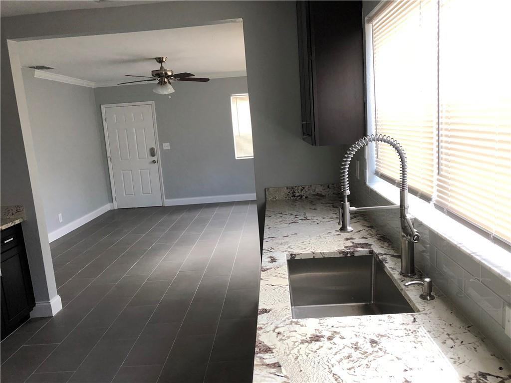 2817 Taylor St - Photo 6 of 16
