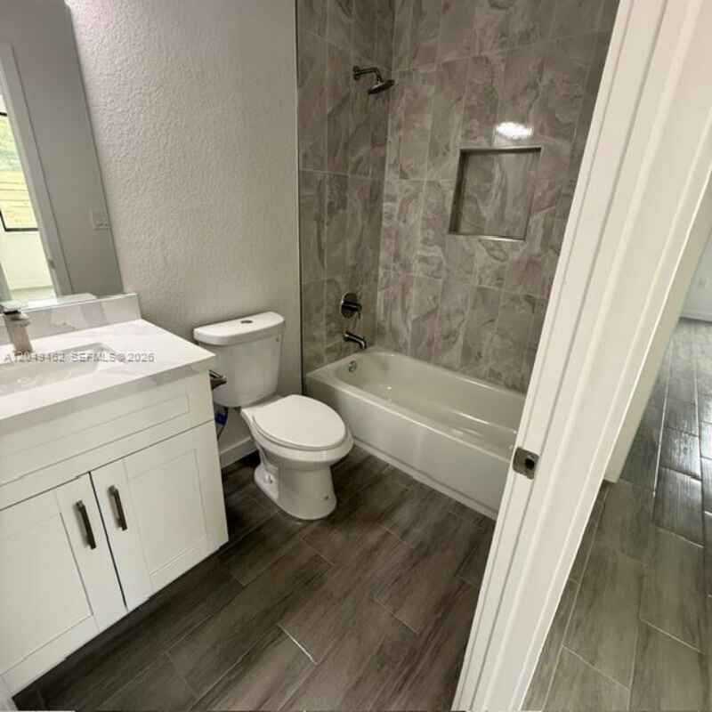 6140 Sw 39th St - Photo 3 of 15