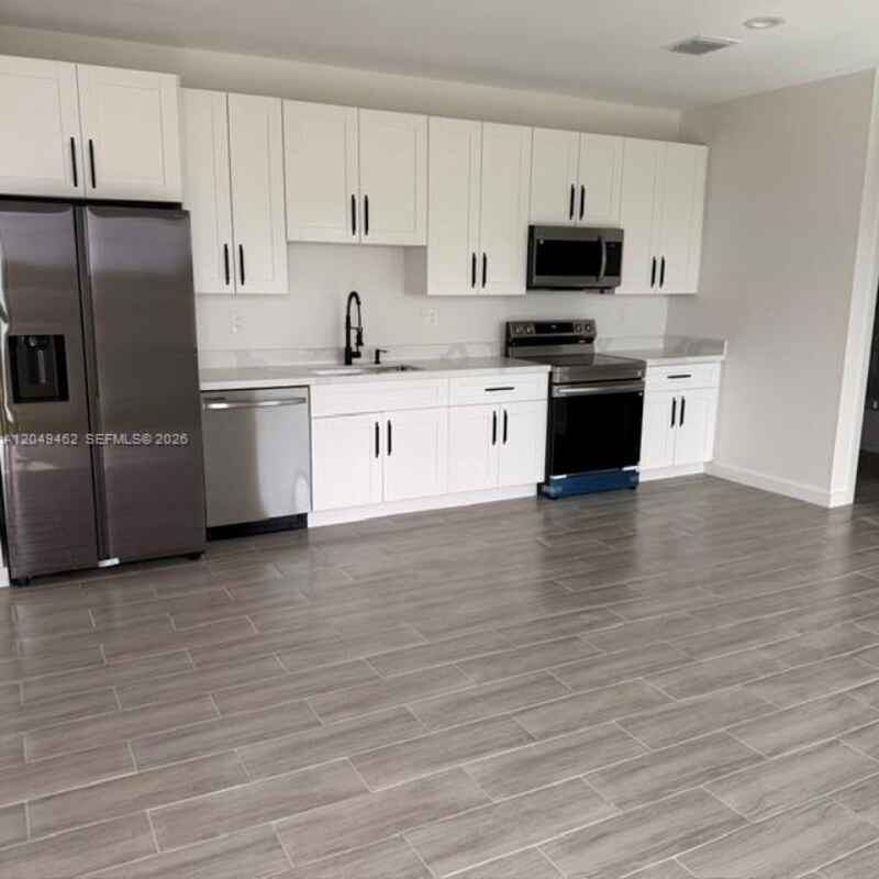 6140 Sw 39th St - Photo 4 of 15