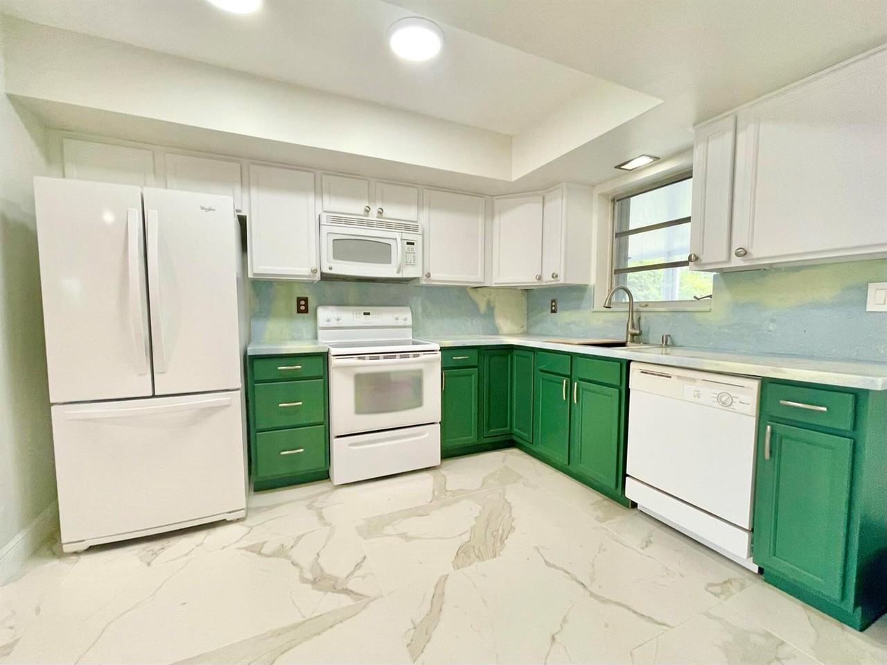 5630 Hollywood Blvd - Photo 3 of 5