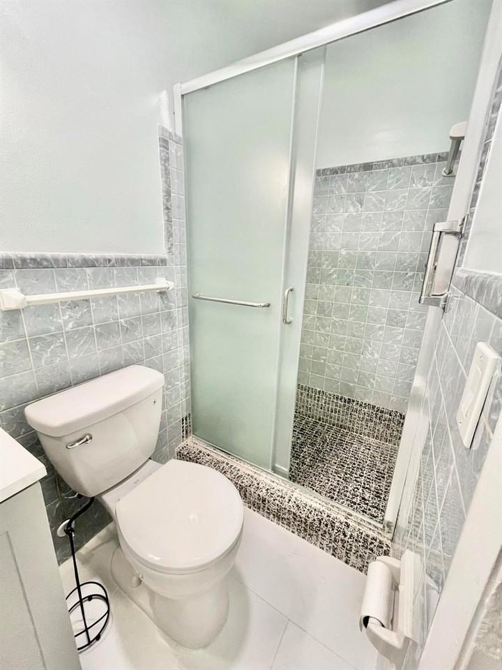 5630 Hollywood Blvd - Photo 4 of 5