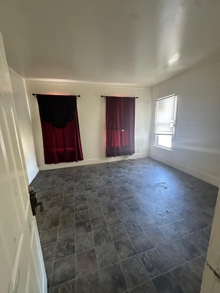 1930 Lafayette St #23 - Photo 5 of 9