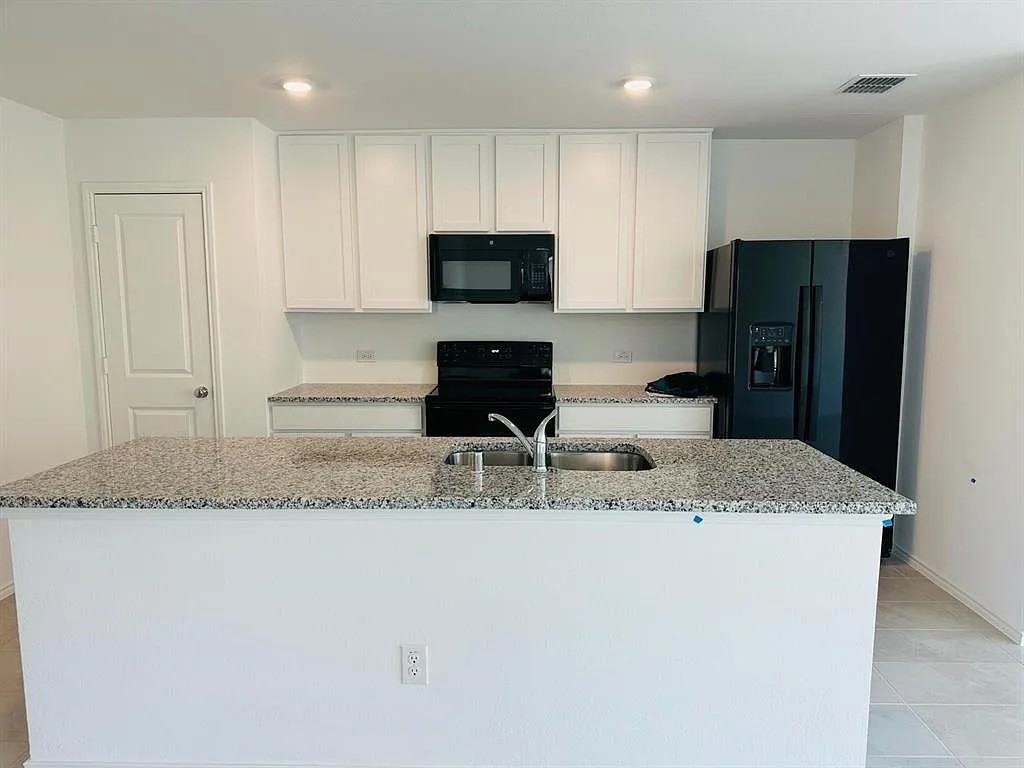 1728 Round House Ln - Photo 2 of 10