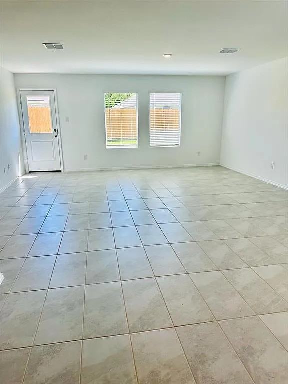 1728 Round House Ln - Photo 3 of 10