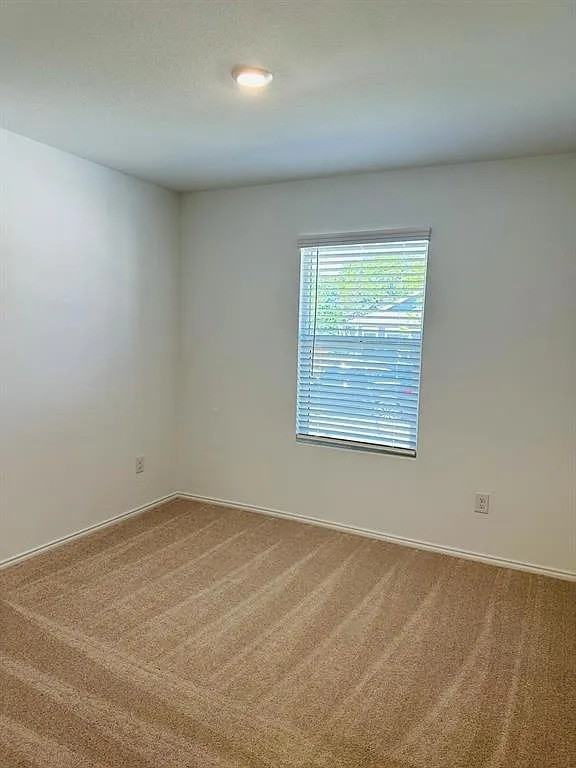 1728 Round House Ln - Photo 5 of 10