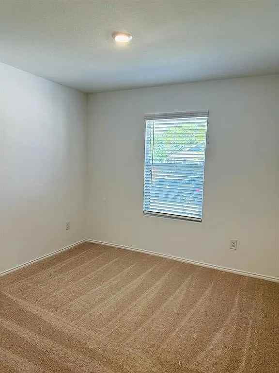 1728 Round House Ln - Photo 6 of 10