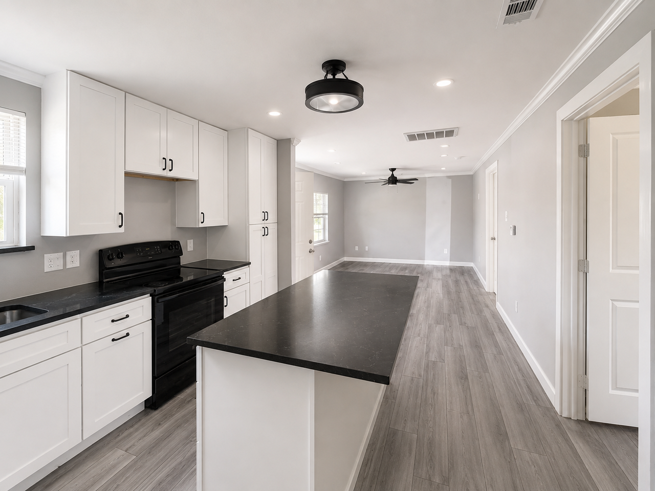 1306 Locust St - Photo 4 of 18