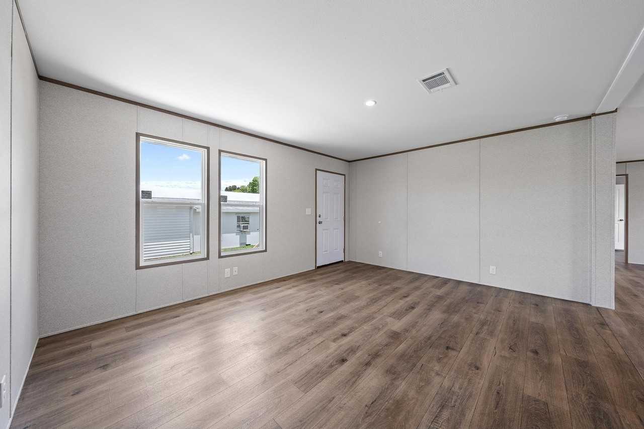 7480 Se Eagle Ave - Photo 4 of 22