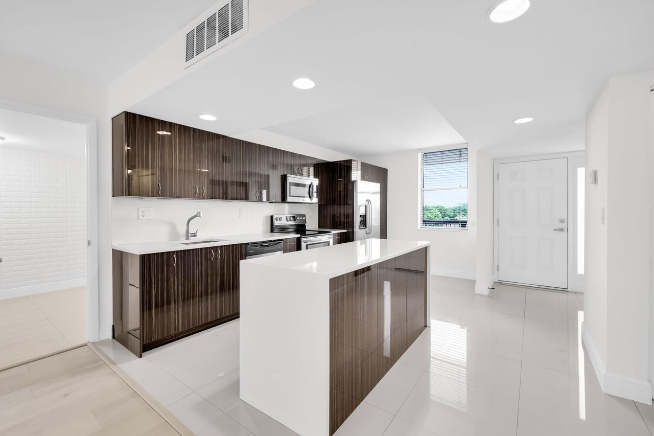 2768 Carambola Cir S #501 - Photo 5 of 41