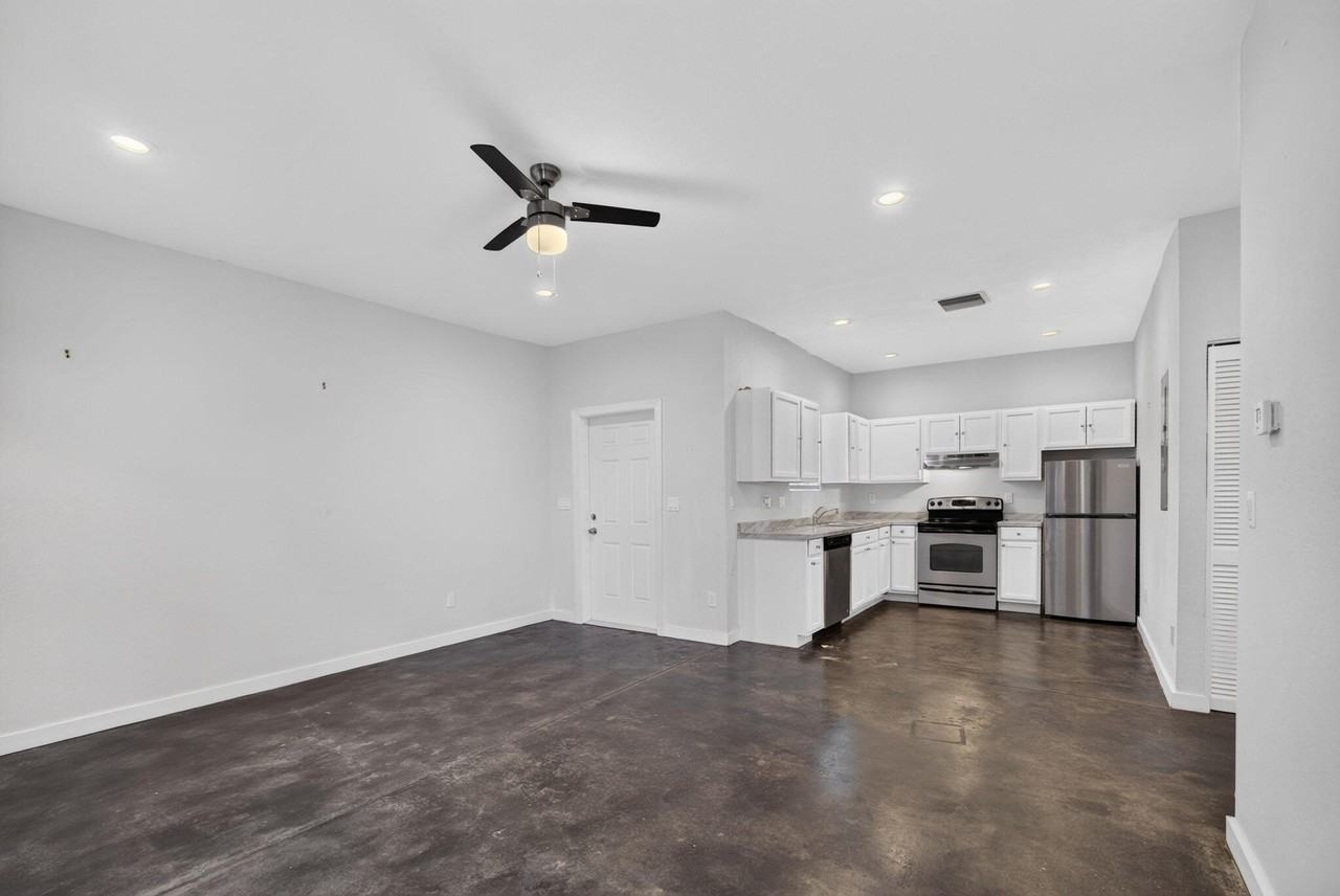 1177 Ac Evans St #A - Photo 7 of 24