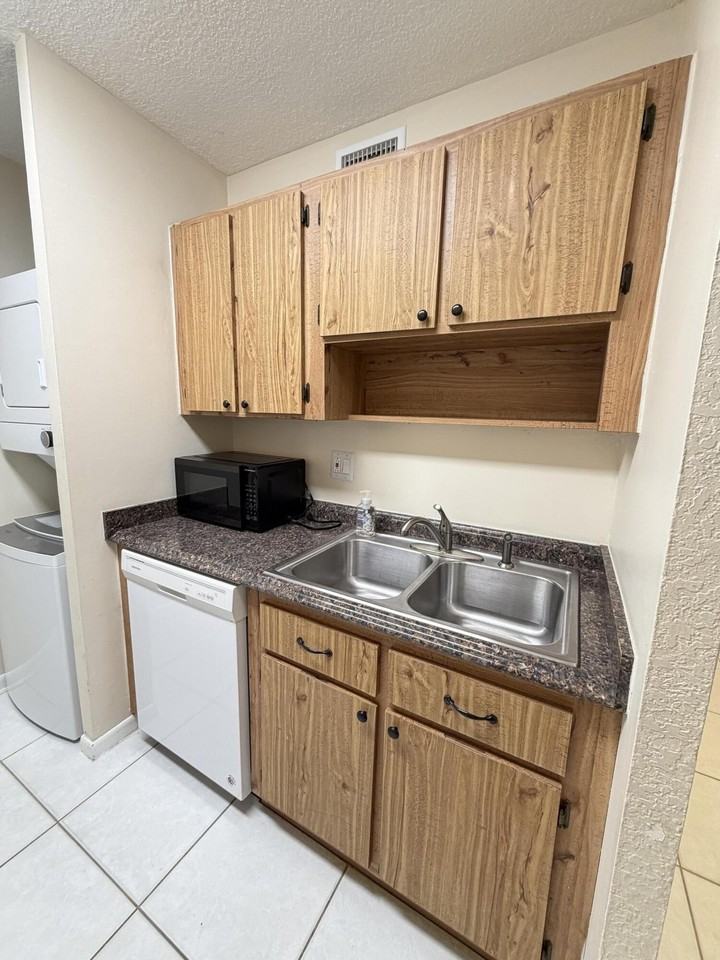 9980 Twin Lakes Dr #35C - Photo 4 of 14