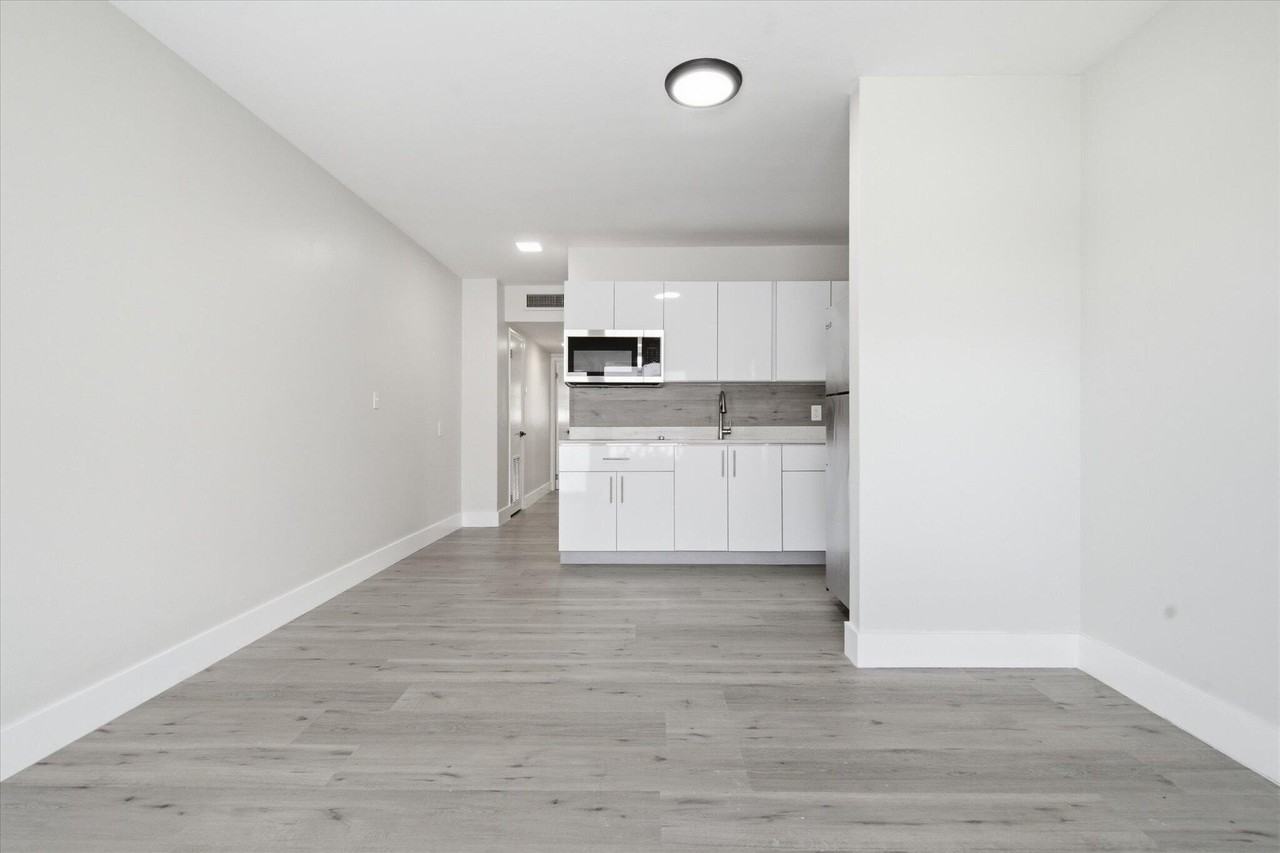 1638 Plunkett St #1 - Photo 5 of 23