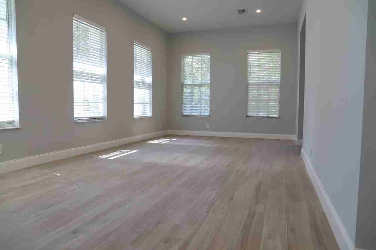 806 Nw 82nd Pl - Photo 2 of 37